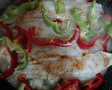 Foto del paso 7 de la receta: Filetes de panga con pimientos