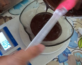 Foto del paso 3 de la receta: Bombones de chocolate rellenos de reducción de ponche