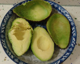 Foto del paso 4 de la receta: Merluza rebozada en polenta con ensalada de guacamole
