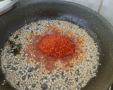 Foto langkah ke 2 dari resep Chilli Oil.