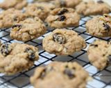 Foto langkah ke 3 dari resep Crunchy oatmeal raisin cookies.