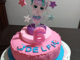 Torta de cumpleaños tema muñecas Lol