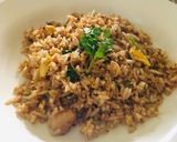 Foto langkah ke 3 dari resep Nasi Goreng Teri Daun Ketumbar.
