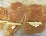Foto del paso 2 de la receta: Rollitos de pollo con uvas y piñones en salsa de queso gruyére ©