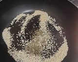 Foto langkah ke 2 dari resep Nasi Wijen Telur Gulung.