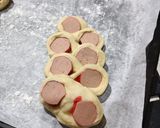 Foto langkah ke 3 dari resep Caterpillar Bread.