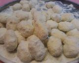 Foto langkah ke 8 dari resep Putri salju lumer with kacang mede+edam #kuekering #kuelebaran.