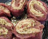 Foto del paso 7 de la receta: Rollitos de solomillo gratinados rellenos de jamón y queso