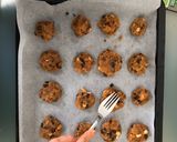Mogyoróvajas mogyorós-csokis keksz recept fázis 2 fotója