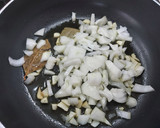 Foto del paso 1 de la receta: Huevo cuajado en guisantes con jamón