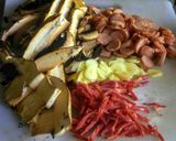 Foto del paso 1 de la receta: Setas, salchicha frankfurt, chorizo español y nueces al ajillo!