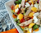 Foto del paso 4 de la receta: Ensalada de nísperos y queso fresco con pipas tostadas