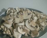 Foto langkah ke 2 dari resep Tumis Jamur Kancing Pedas.
