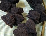 Foto langkah ke 6 dari resep Bolu Kukus Hitam.