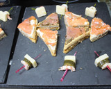 Foto del paso 7 de la receta: Triángulos de salmón con banderillas