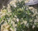 Foto langkah ke 5 dari resep Pasta Makaroni Ayam dan Bayam.