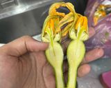 Hình bước làm 3 của món Trứng Gà Non Xào Bí Nụ