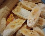 Foto langkah ke 2 dari resep Pisang Goreng Wijen Hitam.