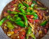 Foto langkah ke 4 dari resep Oseng Tempe dan Paprika Hijau.