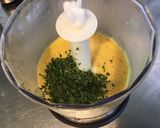 Une image de l'étape 3 de Sauce salade épicée à la moutarde et persil.