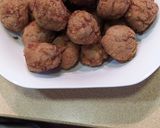 Foto del paso 5 de la receta: Albóndigas de carne y calamar con setas en salsa de boletus