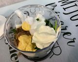 Une image de l'étape 8 de Bâtonnets de concombre sauce coriandre skyr moutarde et citron.