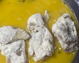 Foto langkah ke 2 dari resep Honey Lemon Chicken.