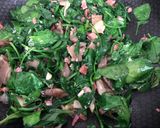 Foto del paso 5 de la receta: Salteado de espinacas con setas ostra y jamón