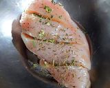 Foto del paso 6 de la receta Pechuga de pollo con mantequilla al horno y hierbas aromáticas