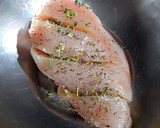 Foto del paso 6 de la receta: Pechuga de pollo con mantequilla al horno y hierbas aromáticas