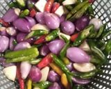 Foto langkah ke 3 dari resep Tumis bawang teri medan.