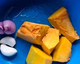 Foto langkah ke 1 dari resep Sayur Santan Daun Katuk Labu Kuning.