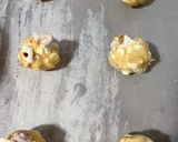 A picture of step 4 of White chocolate peppermint pretzel cookies.