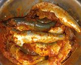 A picture of step 2 of Fish fry on banana leaf.