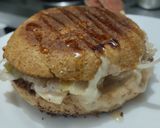 Foto del paso 10 de la receta: Sándwich🥙de cebolla caramelizada🧅queso🧀y miel🧅🧀🍯