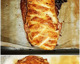 Foto del paso 14 de la receta: "The Mummy". Hojaldre relleno de queso fresco y fresas con miel