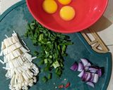 Gambar langkah 1 resipi Telur Dadar Enoki.