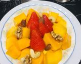 Foto del paso 2 de la receta: Ensalada de Mango con Fresas y frutos Secos!!