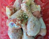 Foto del paso 4 de la receta: Muslos de pollo en bolsa al horno en salsa de tomate confitado