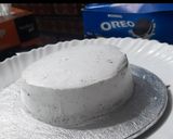 A picture of step 6 of Oreo chocolate cake.