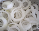 Foto del paso 1 de la receta: Aros de cebolla rebozados!!