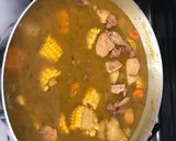 Foto del paso 2 de la receta: Sancocho de pollo y chuleta