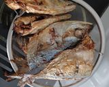 Foto langkah ke 2 dari resep Tumis ikan kembung.