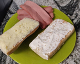 Foto del paso 3 de la receta: Bocadillo rápido de salchichas y algo más