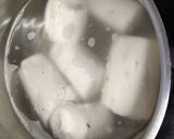Foto del paso 3 de la receta: Cómo pelar y cocer la yuca!