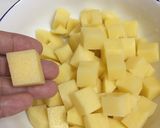 Hình bước làm 1 của món Khoai tây ngào đường