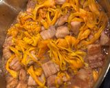 A picture of step 3 of Jackfruit Braised with Pork (Mít kho thịt heo).