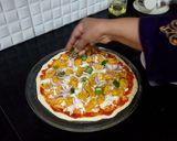 A picture of step 12 of Chicken Tikka Pizza.
