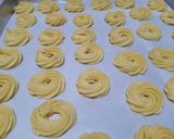 Foto langkah ke 4 dari resep Semprit Durian - Durian cookies.