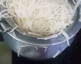 A picture of step 2 of Chicken and veg hakka noodles-Indochinese.